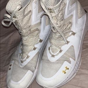 10.5 under armor volleyball shoes